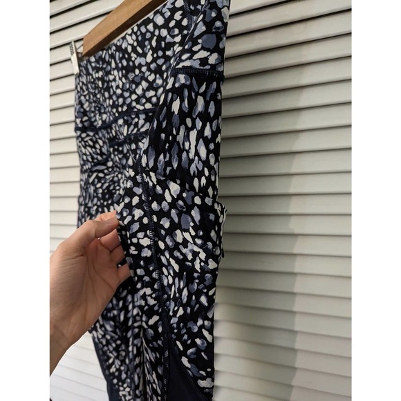 🎃 Athleta patterned mesh cropped leggings XS - Picture 4 of 5